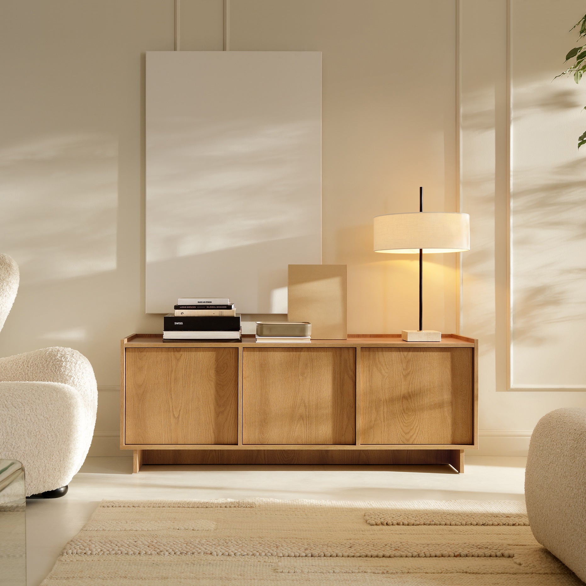 Szafka RTV pod telewizor z zamykanymi komorami 147x55 w stylu japandi | Kiyro