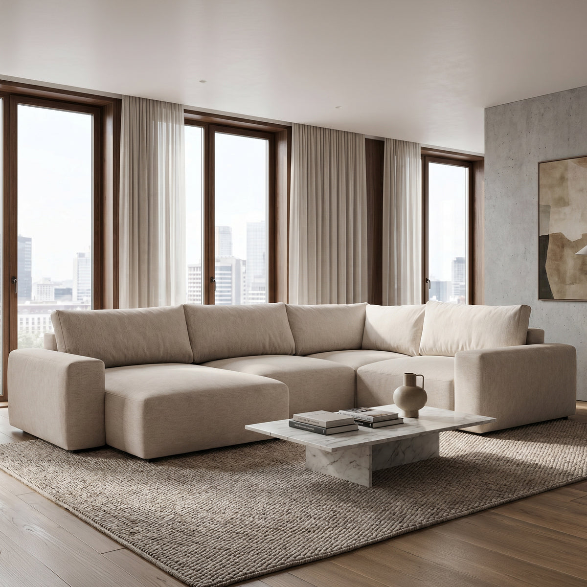 Ecksofa UL Iskeli Plus Creme Taupe (ARAGON 03) linksseitig im Wohnzimmer mit großen Fenstern und Marmortisch