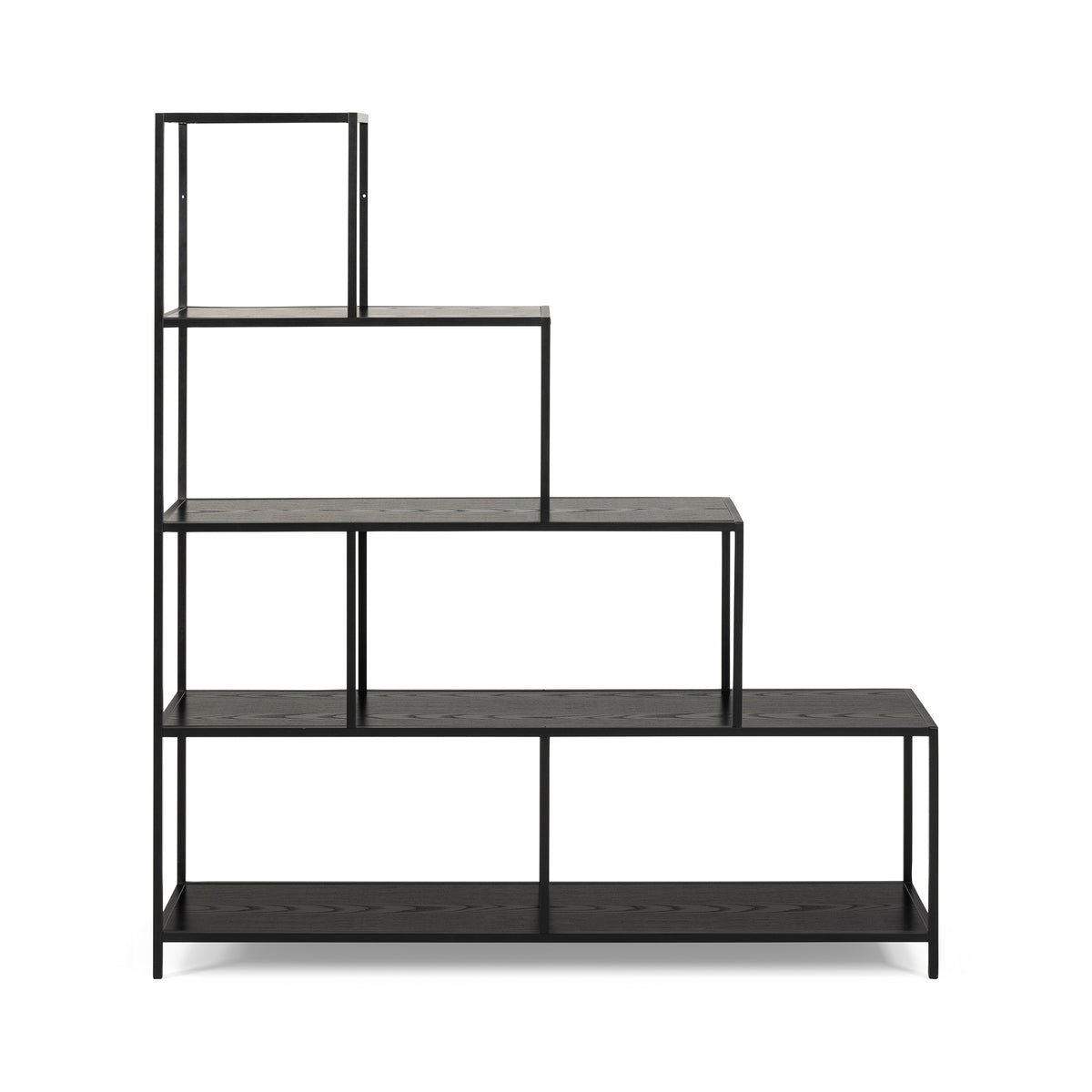 Regal „Skeleto“ 135 x 150, schwarze Melaminbeschichtung, Vorderansicht – Einlegeböden in der Farbe „schwarze Esche“, das Regal dient als Raumteiler