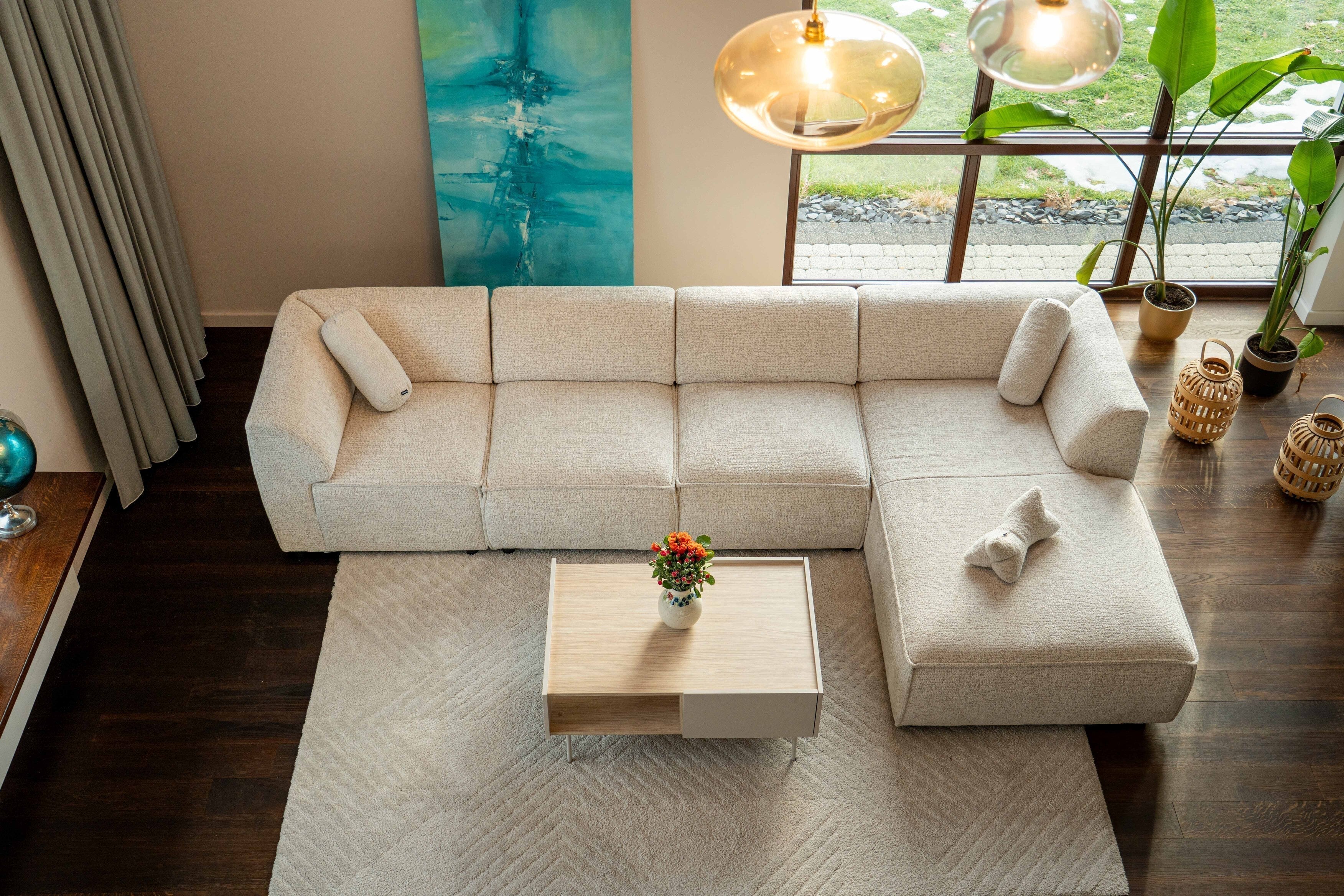 Sofa modułowa – co to jest, jak funkcjonuje i kiedy warto wybrać ją do salonu?