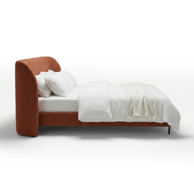 Polsterbett mit glattem Kopfteil im minimalistischen Stil | Dorida