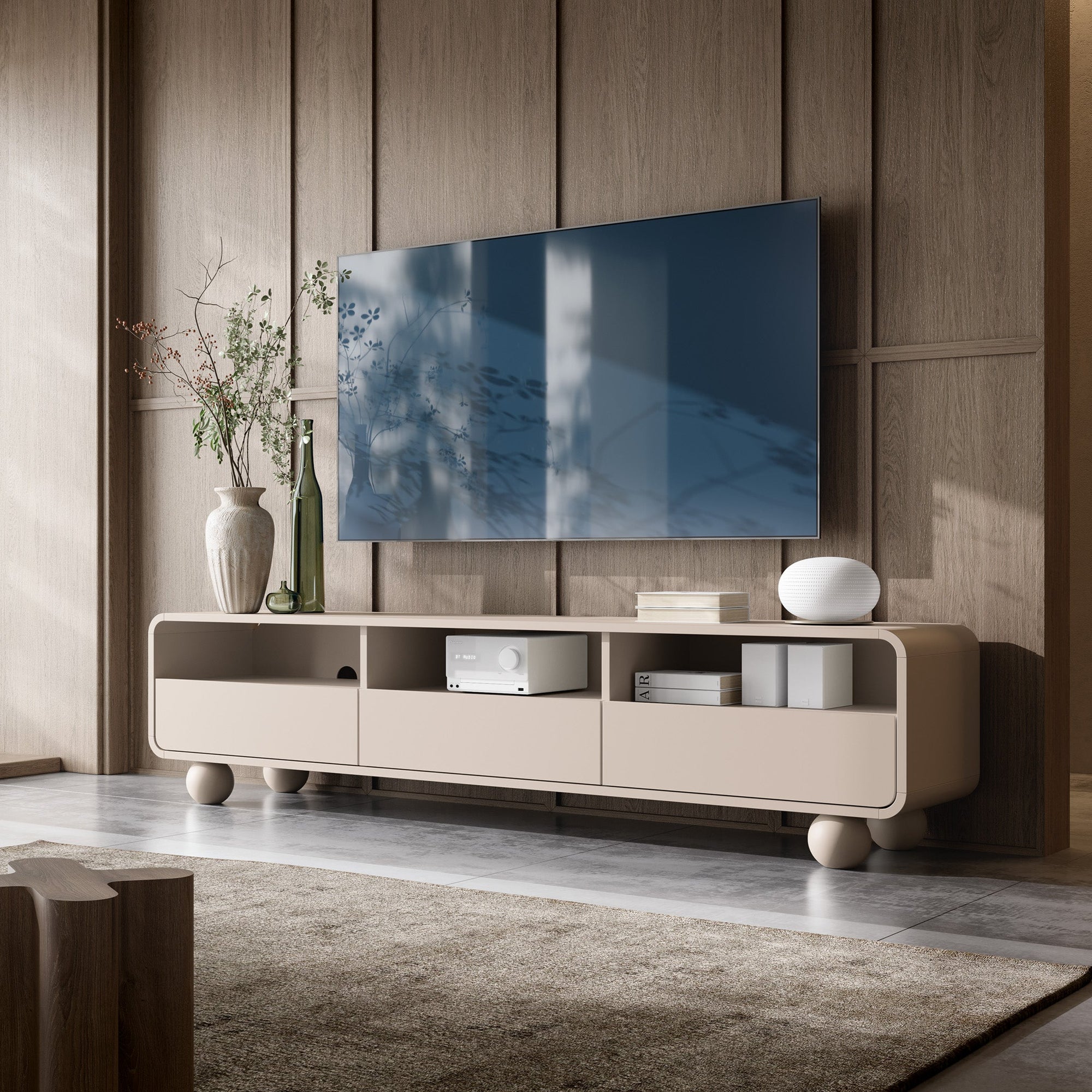 Szafka RTV 180x44 w stylu japandi – kaszmirowa, kuliste nóżki, szuflady push-to-open | Ballo