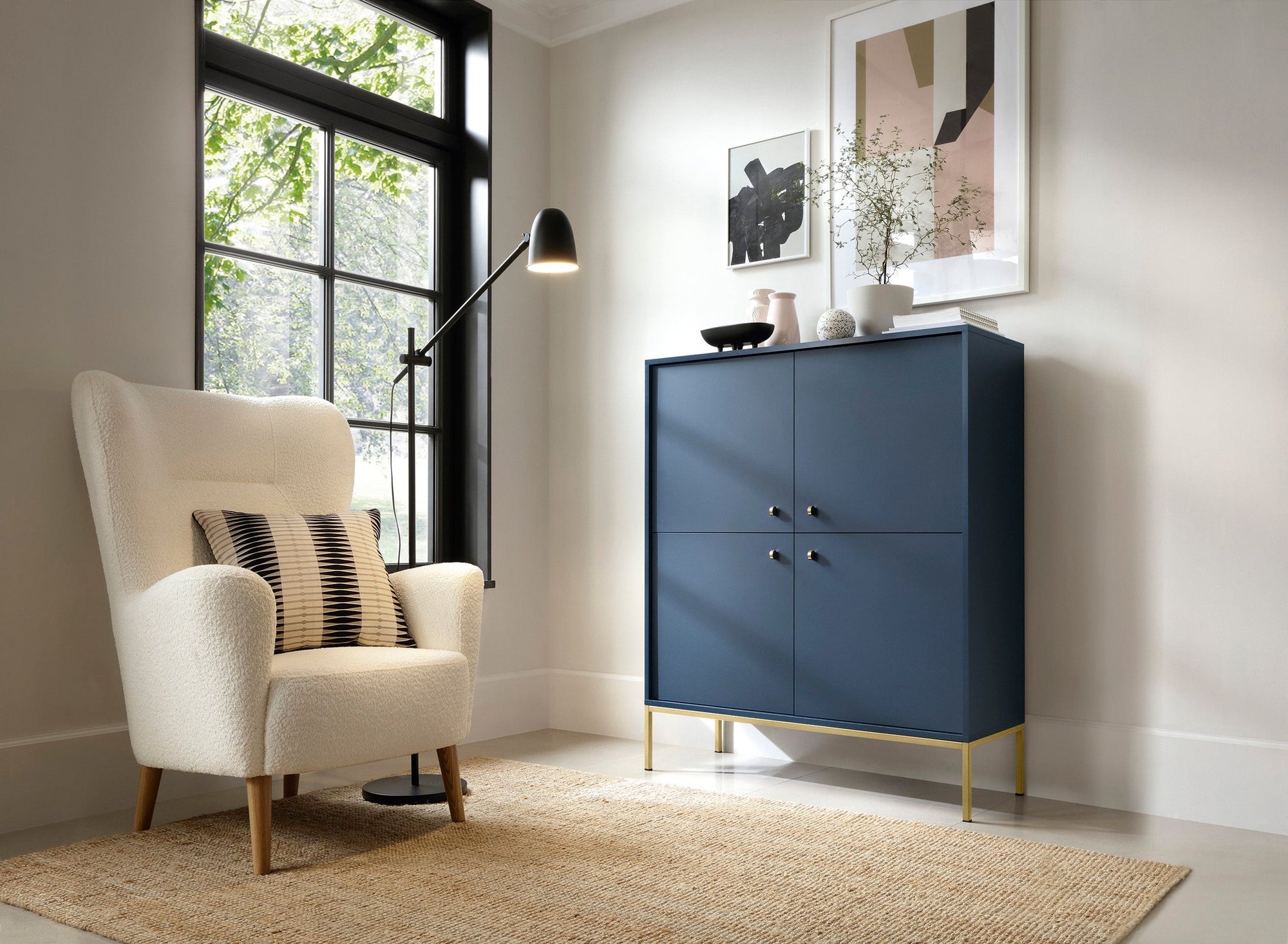 Komoda 104x126 w stylu vintage - cztery drzwi, złote uchwyty, metalowe nogi | Kviat