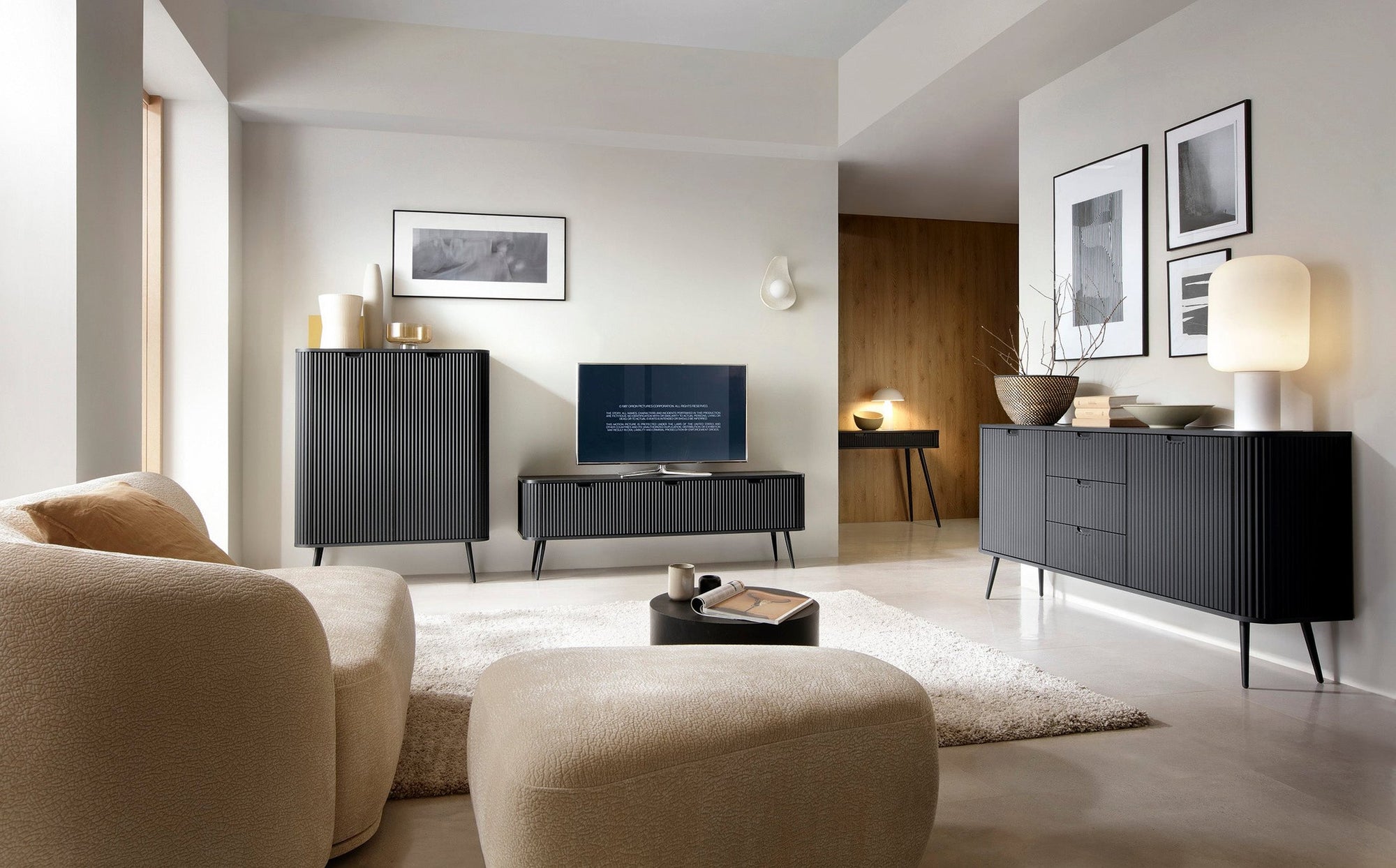 Komoda 103x129 w stylu nowoczesnym - frezowane fronty, ukryte uchwyty, złote lub metalowe nogi | Eva