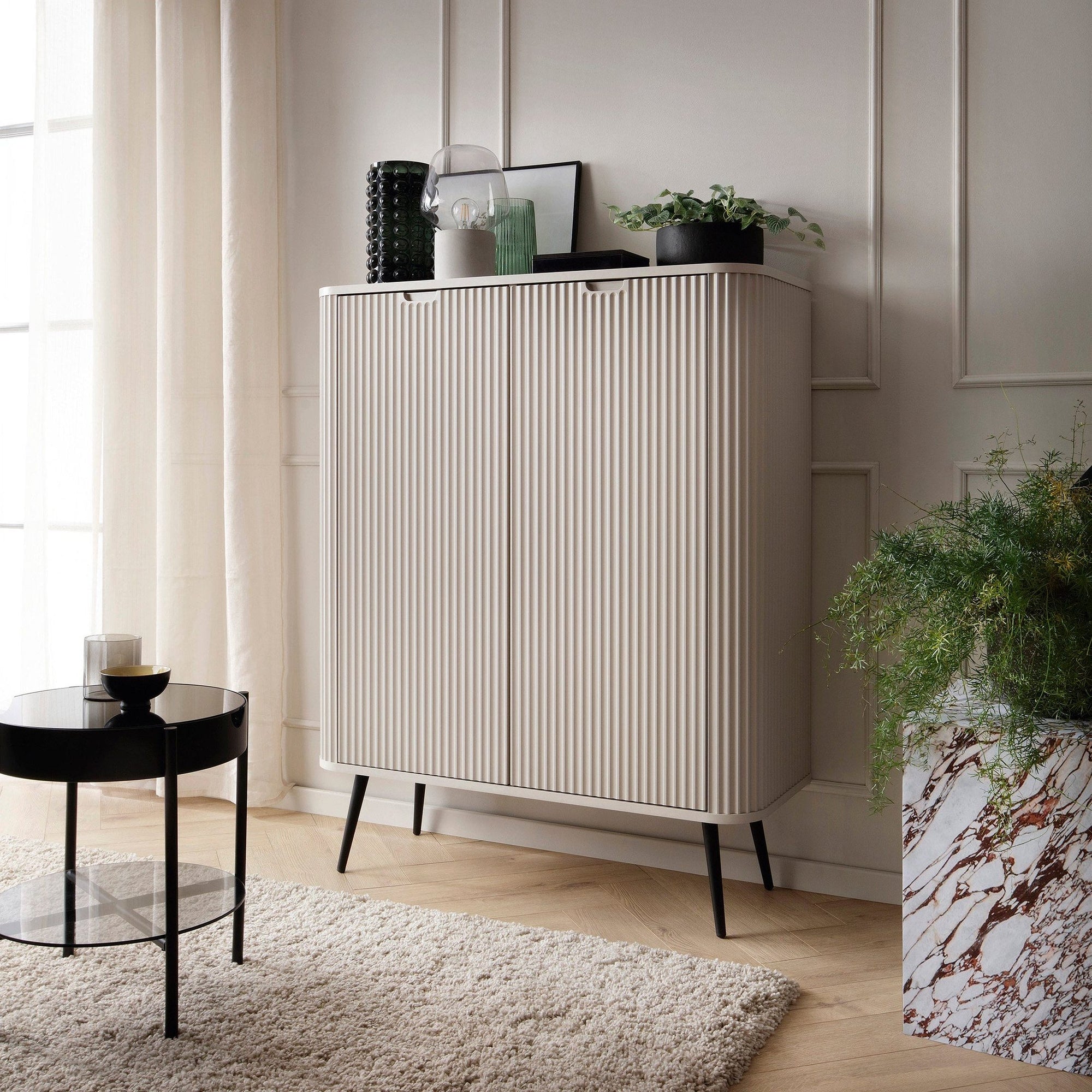 Komoda 103x129 w stylu nowoczesnym - frezowane fronty, ukryte uchwyty, złote lub metalowe nogi | Eva
