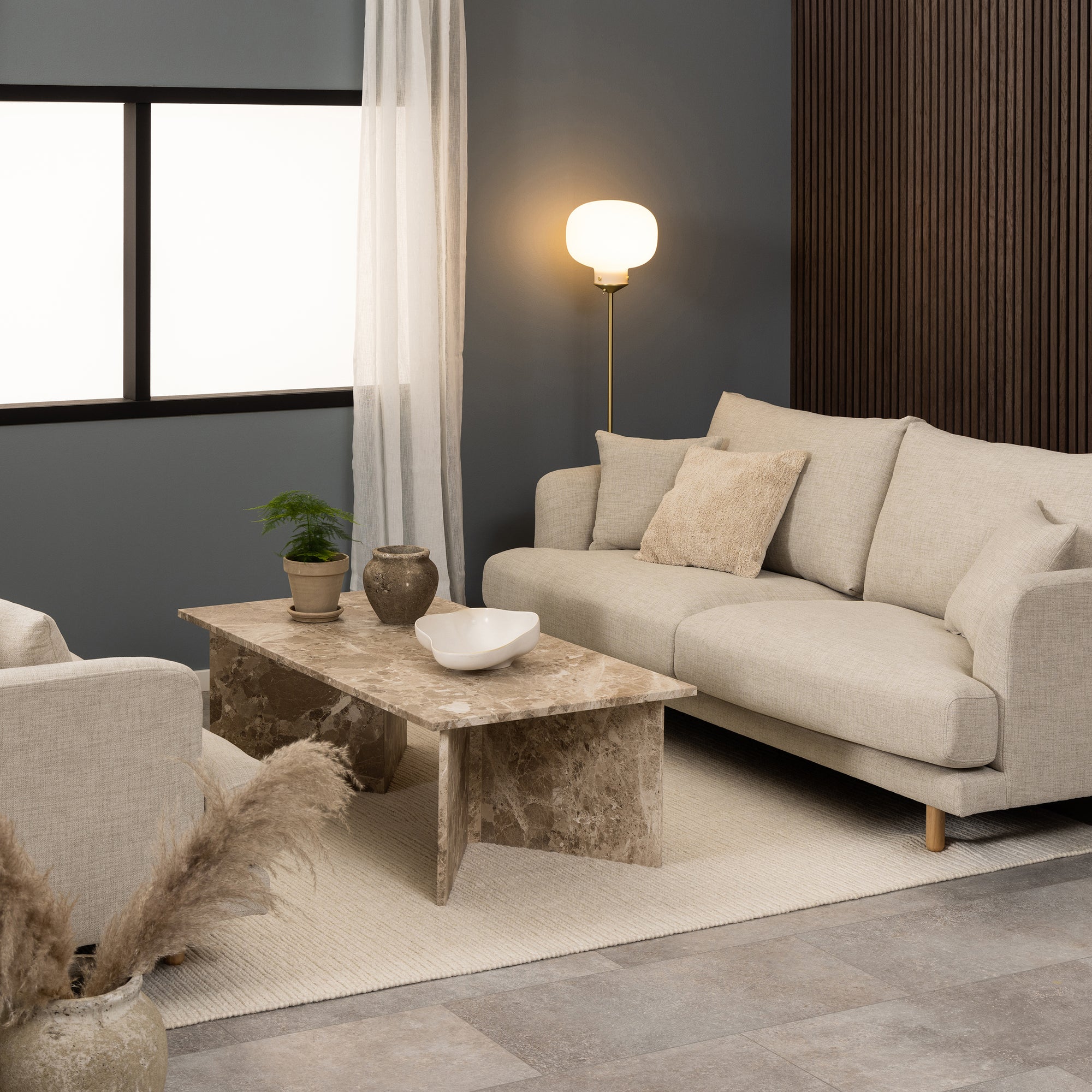 Stolik kawowy 140x42 w stylu eleganckim – duży blat, marmurowe wykończenie, podstawa V-shape | Plaris