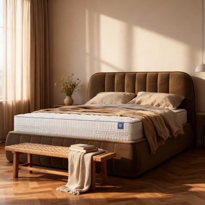 Łóżko tapicerowane z pojemnikiem w stylu soft minimalism | Carla