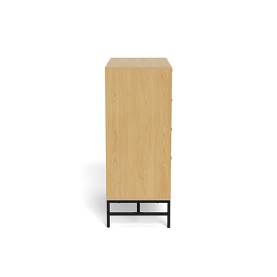 Kommode Bambouz 81x100 – Seitenansicht der glatten, eichenfarbenen Seite und des Stahlfußes