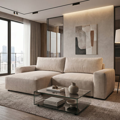 Ecksofa Iskeli Creme Taupe (ARAGON 03) linksseitig im Wohnzimmer mit Glastisch und Bild – Ecksofa fürs Wohnzimmer