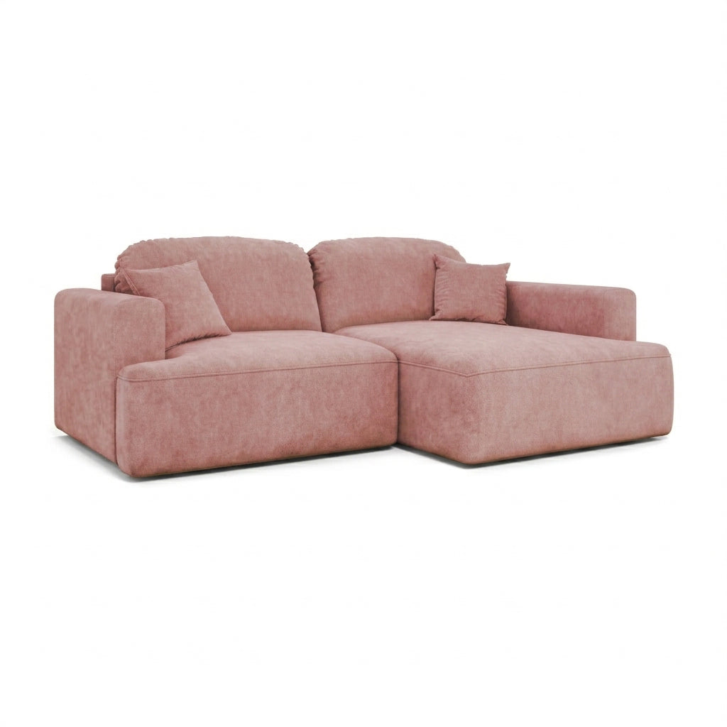 Ecksofa Senvali 240 cm Zimtpflaume (CLOUD 63) rechtsseitig – Velours-Ecksofa fürs Wohnzimmer, Schrägansicht