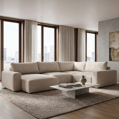 Ecksofa UL Iskeli Plus Creme Taupe (ARAGON 03) linksseitig im Wohnzimmer mit großen Fenstern und Marmortisch