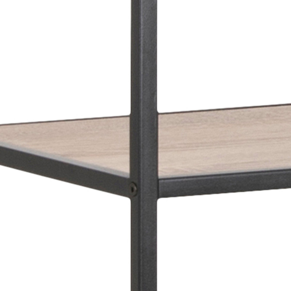 Regal „Skeleto“ 77 x 185, Eiche Sonoma – Detailansicht eines Regalbretts in Eichenoptik, eingefasst in einen schwarzen Metallrahmen