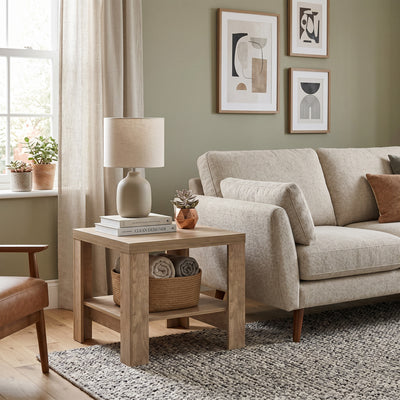 Couchtisch Korin 65x57 im Wohnzimmer mit Bouclé-Sofa und Ledersessel – kleiner Couchtisch fürs Wohnzimmer