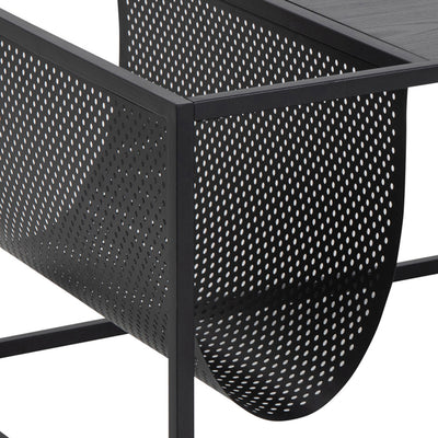 Couchtisch Skeleto 110x60 – Nahaufnahme der perforierten Zeitungsablage und des quadratischen Rahmenprofils