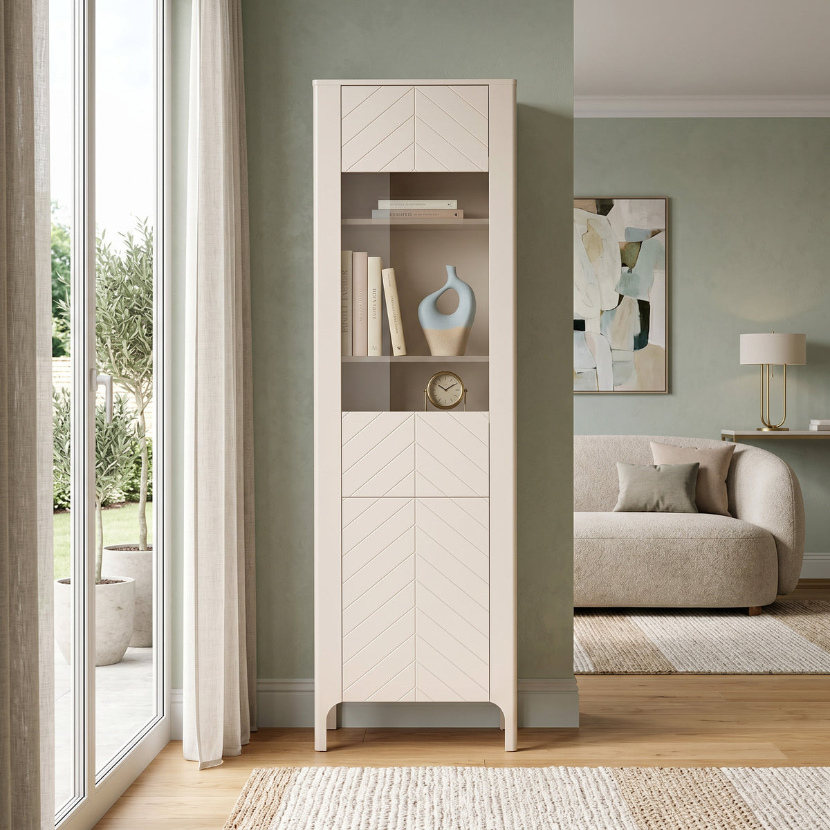 Hohe Vitrine EKLIPSO 60x197 mit Glaseinsatz im modernen Stil, Farbe Kaschmir – im Interieur | Pillovely